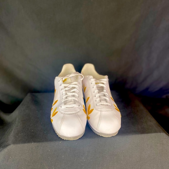 Nike - Picture 3 of 3